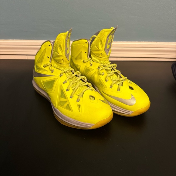 Nike Other - Nike Neon Yellow Sneakers with Orange Detail